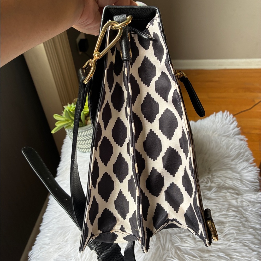 Vera Bradley Changed it Up Crossbody Ikat Spot 🖤 - Picture 7 of 14